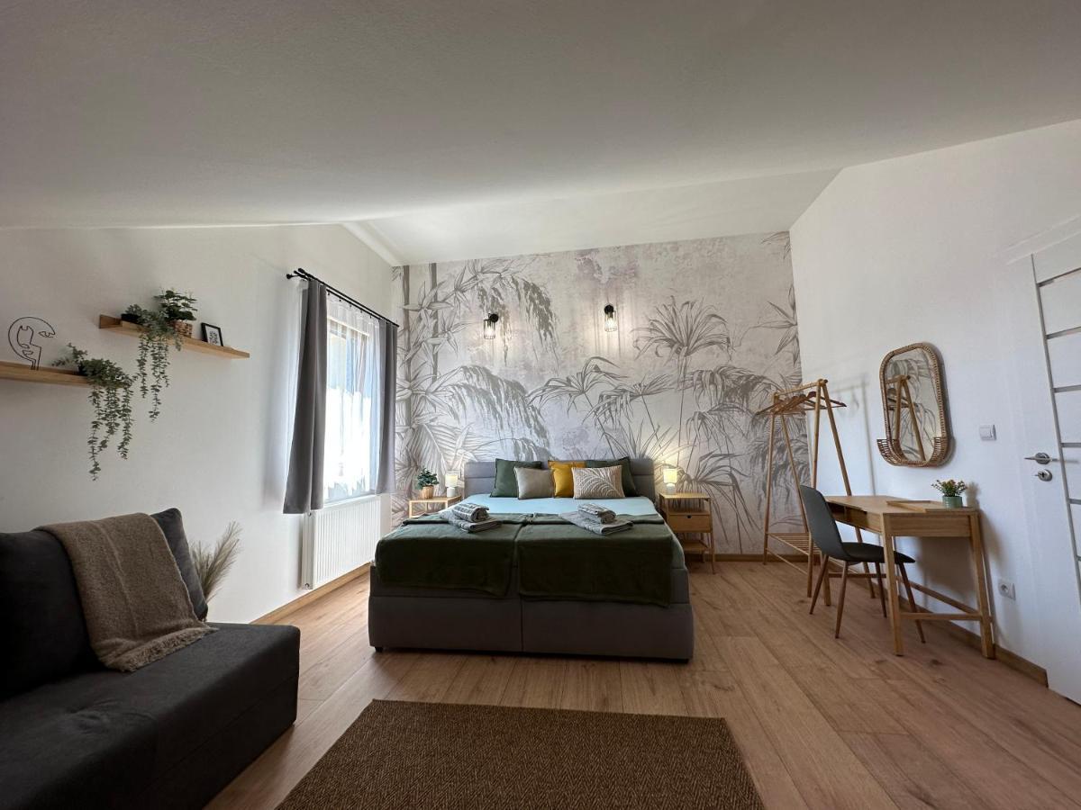 Green Apartment - City Centre - Main Square Liptovský Mikuláš Buitenkant foto